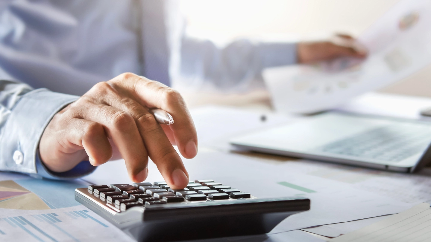 calculator and letters - atradius debt collection image